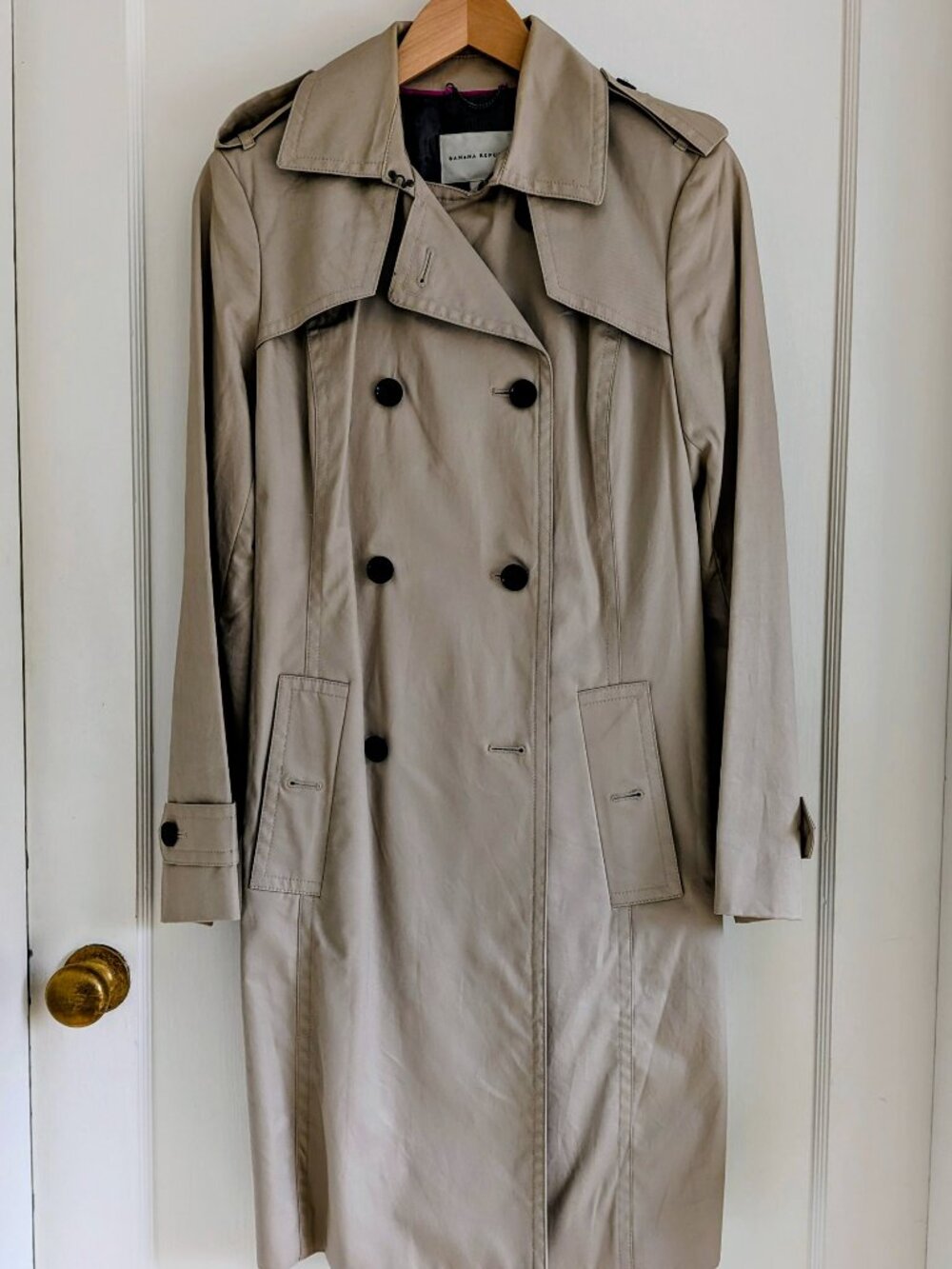 Banana Republic Classic Doublebreasted Tan Trench Coat Size M
